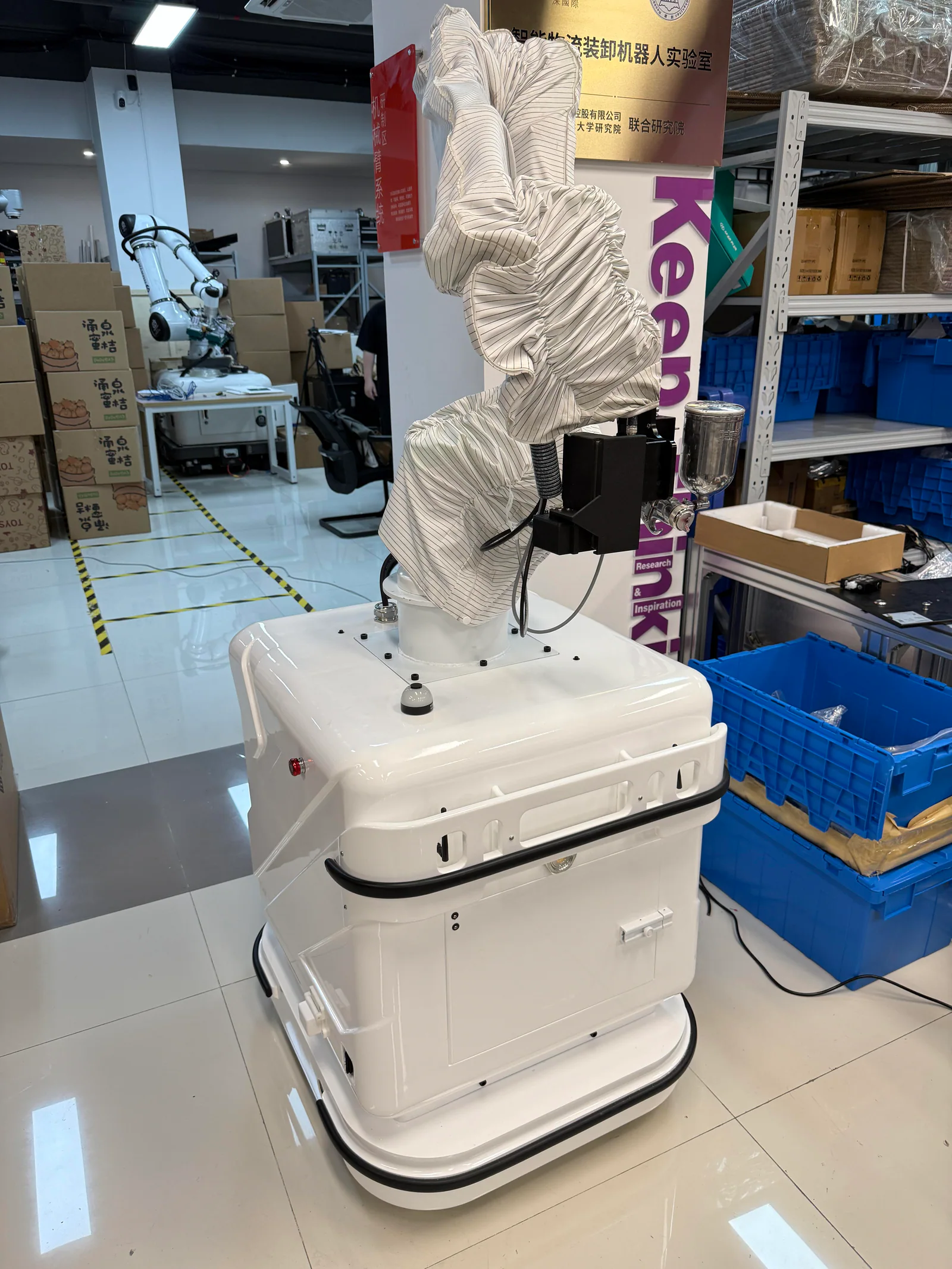 Mobile automotive painting robot development image 5