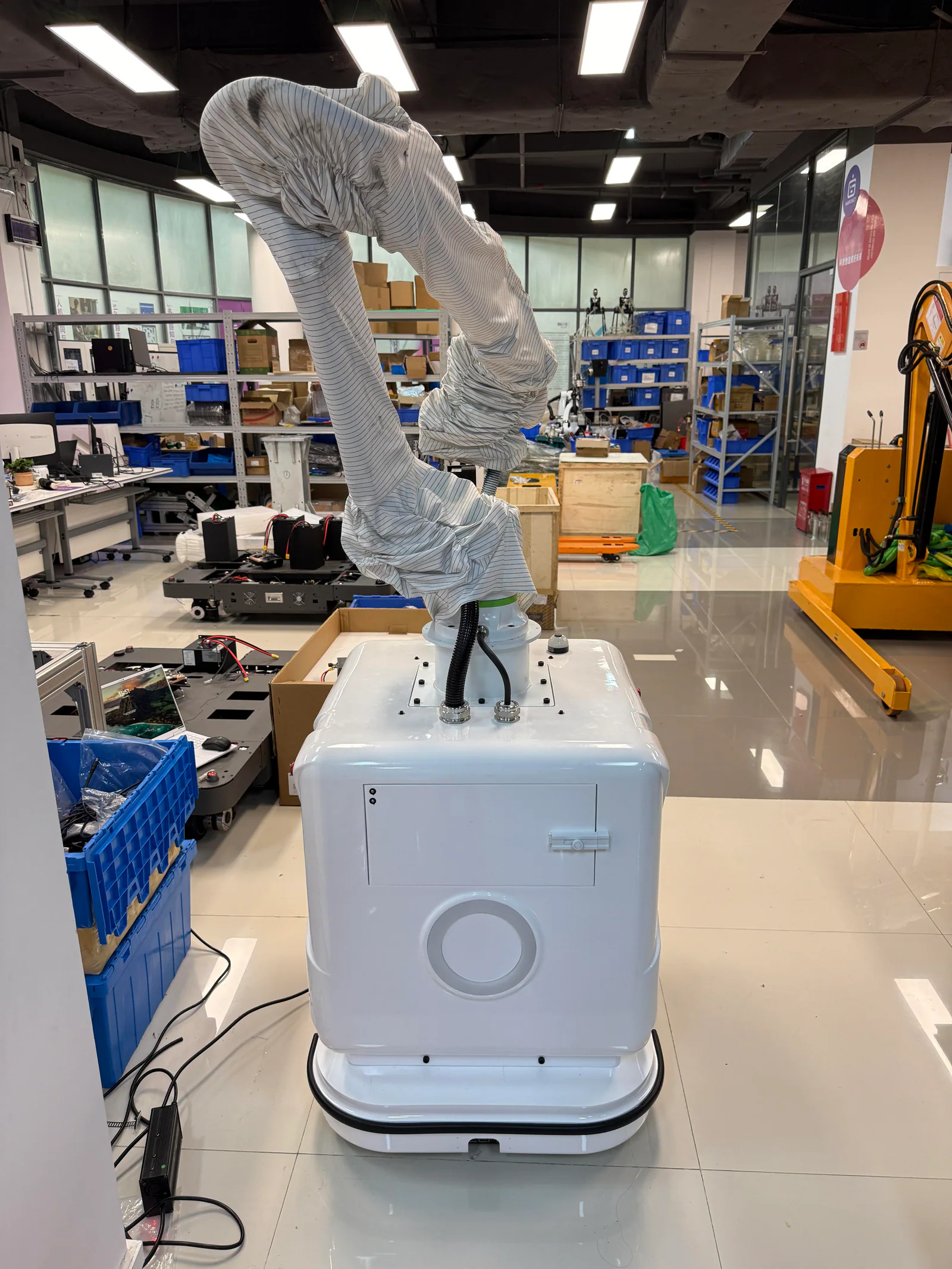 Mobile automotive painting robot development image 6